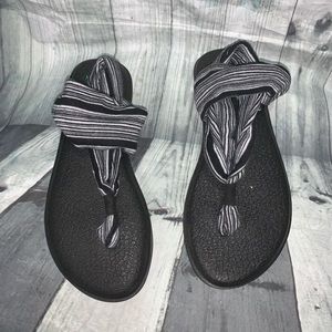 SANUK Yoga May Sandals Woman’s 7 Black White